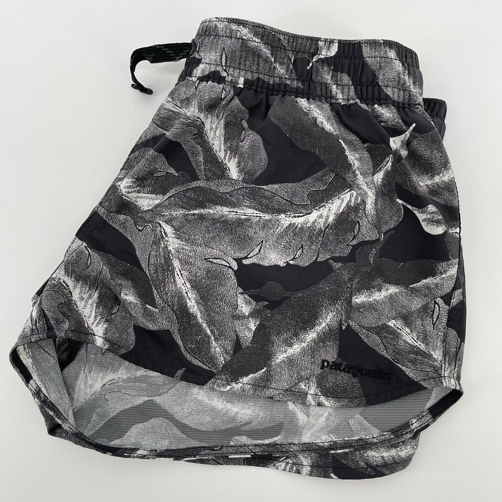 Patagonia Women's Size XS Athletic Shorts Barely Baggies Camo Inseam 2"